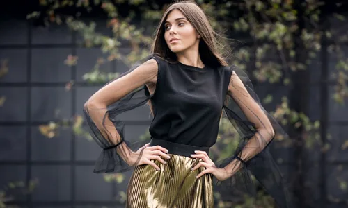 Women-with-black-top-and-gold-skirt