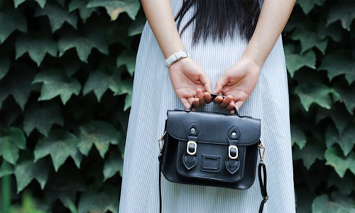 Woman-with-black-handbag