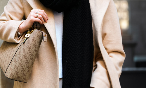woman-wearing-nude-handbag