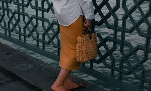 Woman-with-straw-handbag