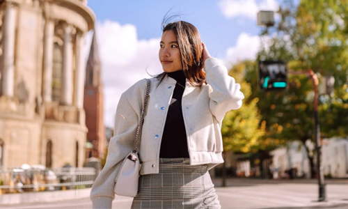 Girl-wearing-white-jacket-and-handbag